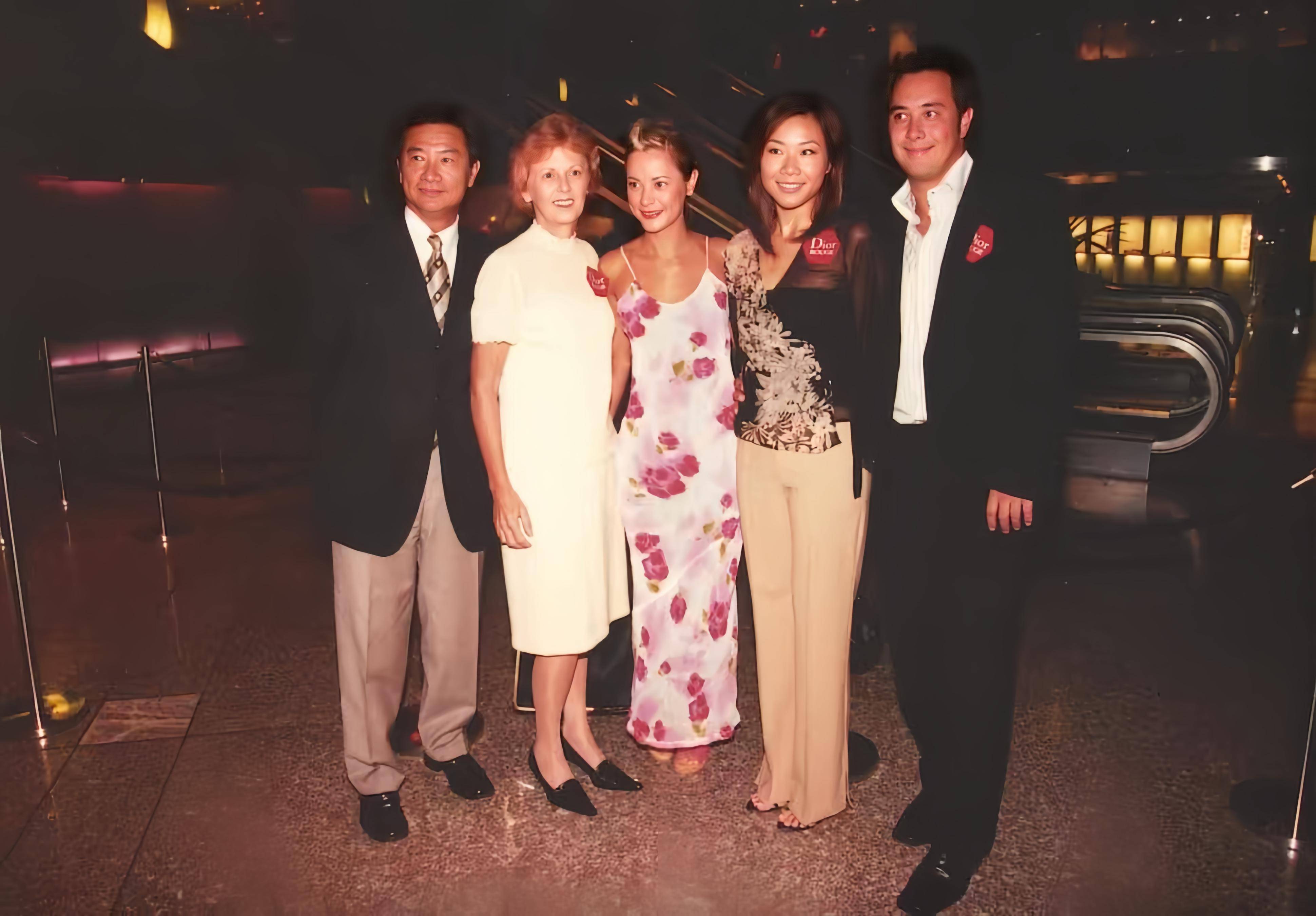 香港知名富家千金雷怡晖补办婚礼,再婚嫁大13岁公司ceo_陈一升_父亲