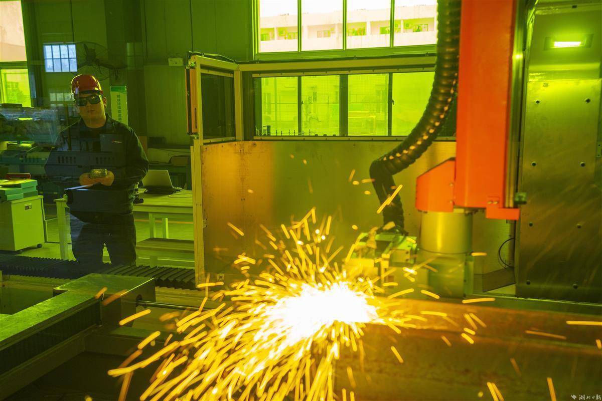 鄂产型钢激光切割智能装备首次出海_加工_生产_客户