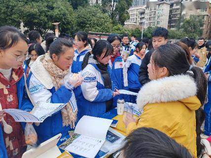 1月26日,来自湖南娄底的"瓜大娄底分队"六人来到新化一中,面向高三