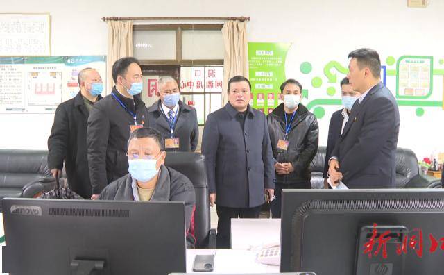 县人大常委会主任欧阳佑春带领人大代表品"年味"视察组在国网洞口县