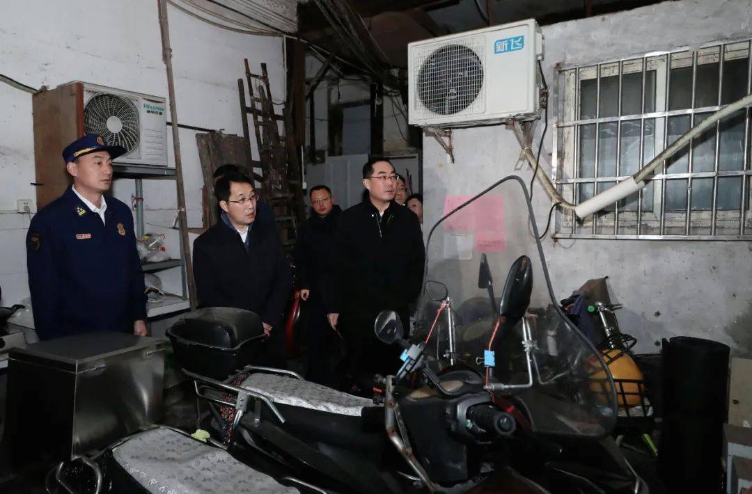 23"火灾后,多地书记市长随机检查,现场办公…_南苑小区_南通_韩立明