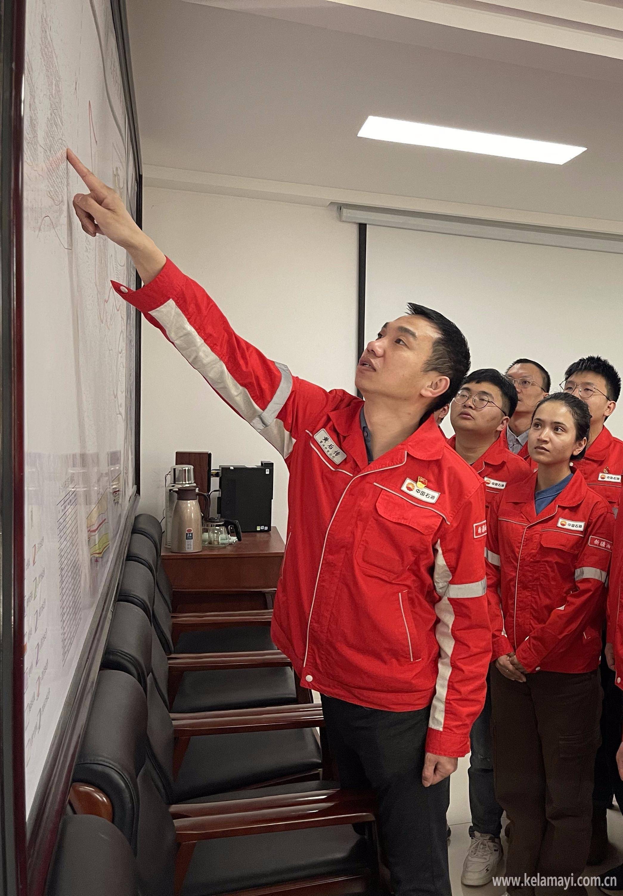 新疆石油报通讯员 张莎莎 摄春节前,喜讯传来:时任重油开发公司油田