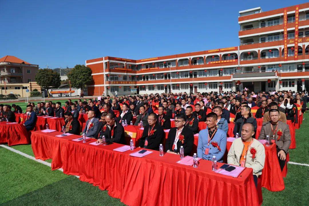 2月12日,南安市南侨中学第四届董事会就职典礼在南侨中学举行.