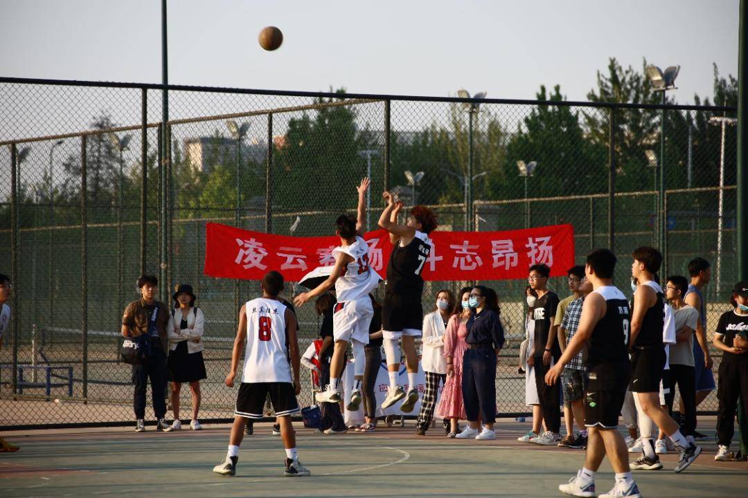 类型丰富,活动充实,具有一定专业性而且富有中医药院校特色,如本草堂