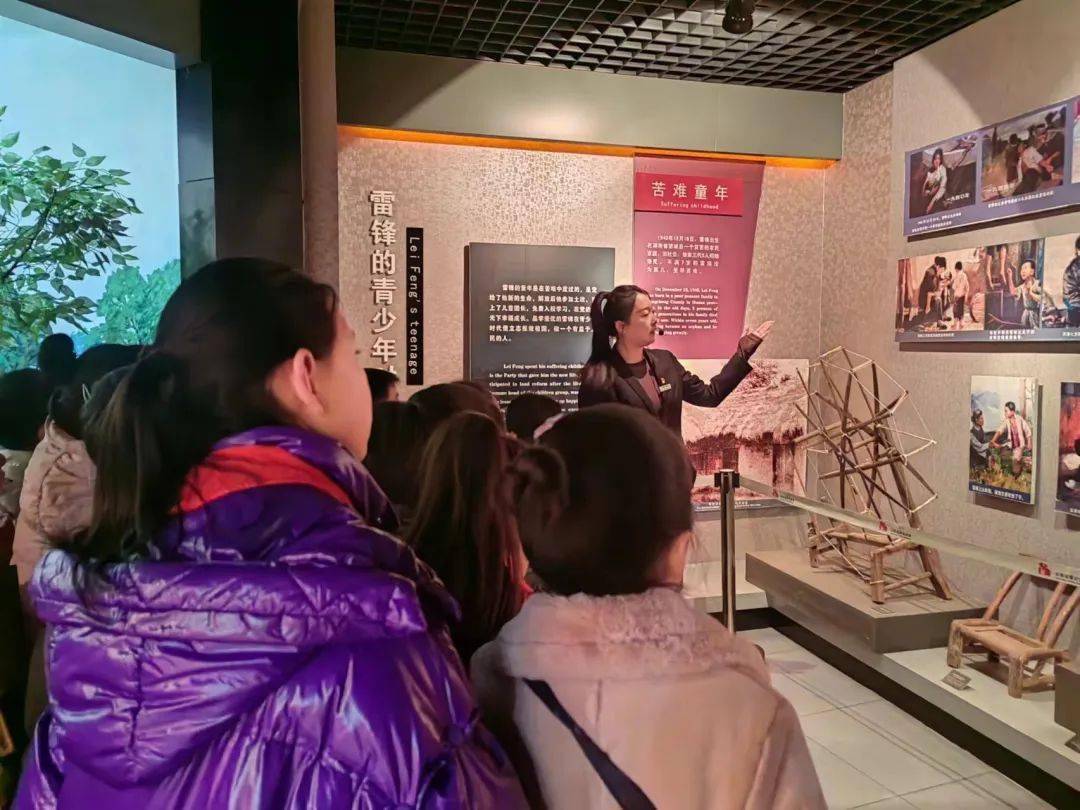 辽阳市青少年宫师生参观辽阳雷锋纪念馆_叔叔_一行_弓长岭区