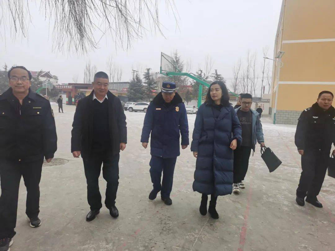 年春季开学工作有序进行,2月26日,县政府副县长拜文玲带领县教育局,县