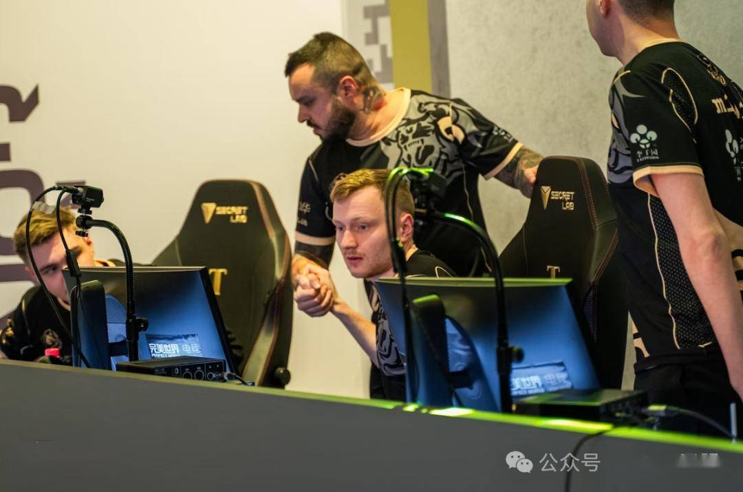 明日揭晓答案_jijiehao_蒙古队_手枪