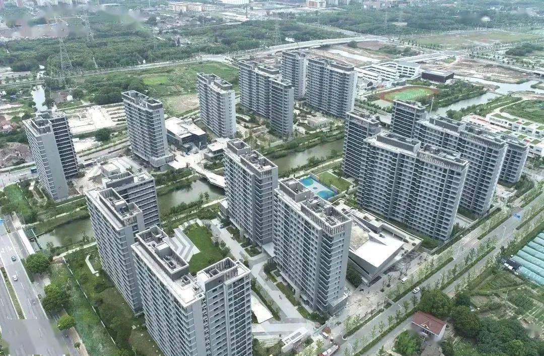 近日,位于周浦镇周秀北路89弄的慧智·仁恒派国际租赁社区在2023上海