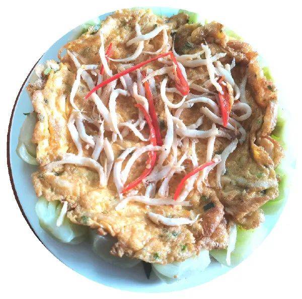 一盆圆圆的香煎银鱼,不仅味美,而且寓意团团圆圆.