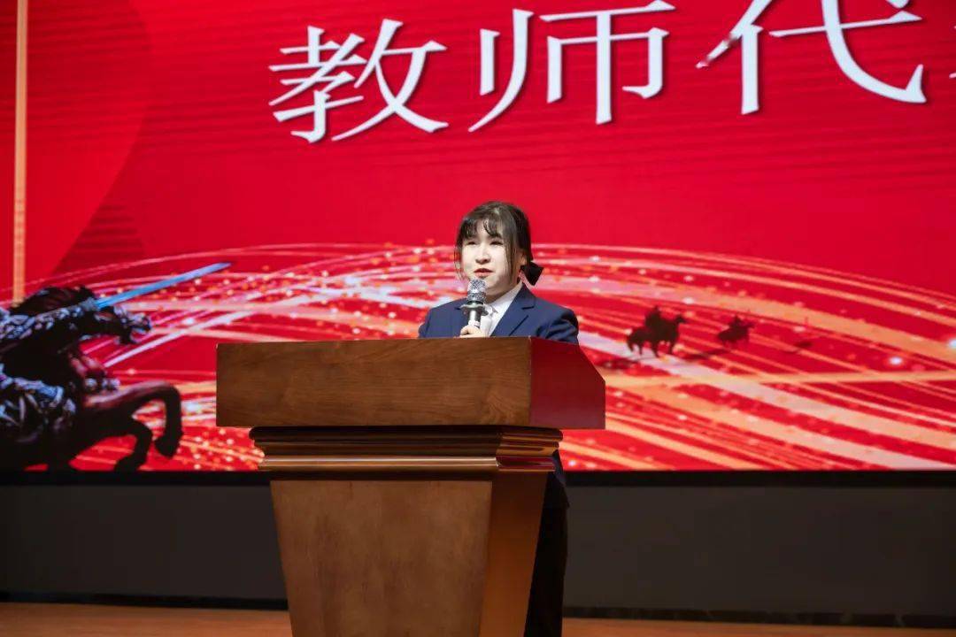 高三文化部吴哲主任表示希望高三学子能够以十分的信心投入到高考这场