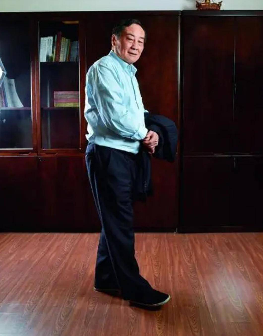 3次问鼎中国首富,与妻子一见钟情,最牵挂的是女儿的婚事