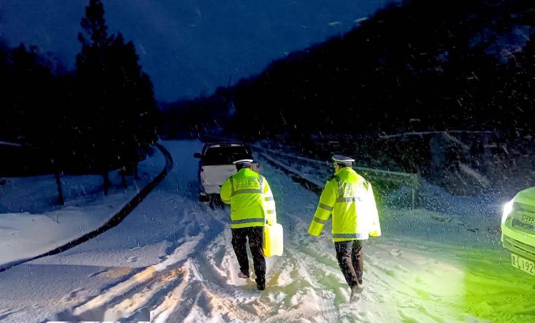 山西这些地方,上演着一个又一个的暖心故事~_警车_救援_群众