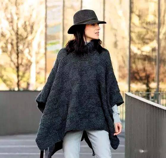 适合春秋穿的斗篷装