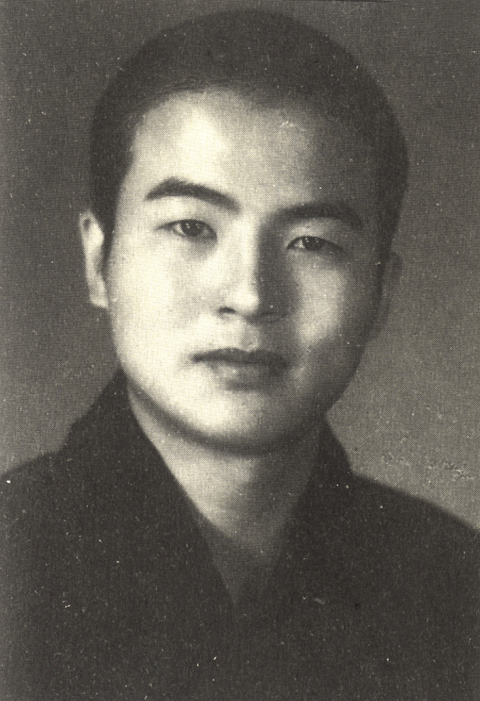 年轻时的星云1927年,一个叫李国深的男孩,在北伐军枪炮声中出生.