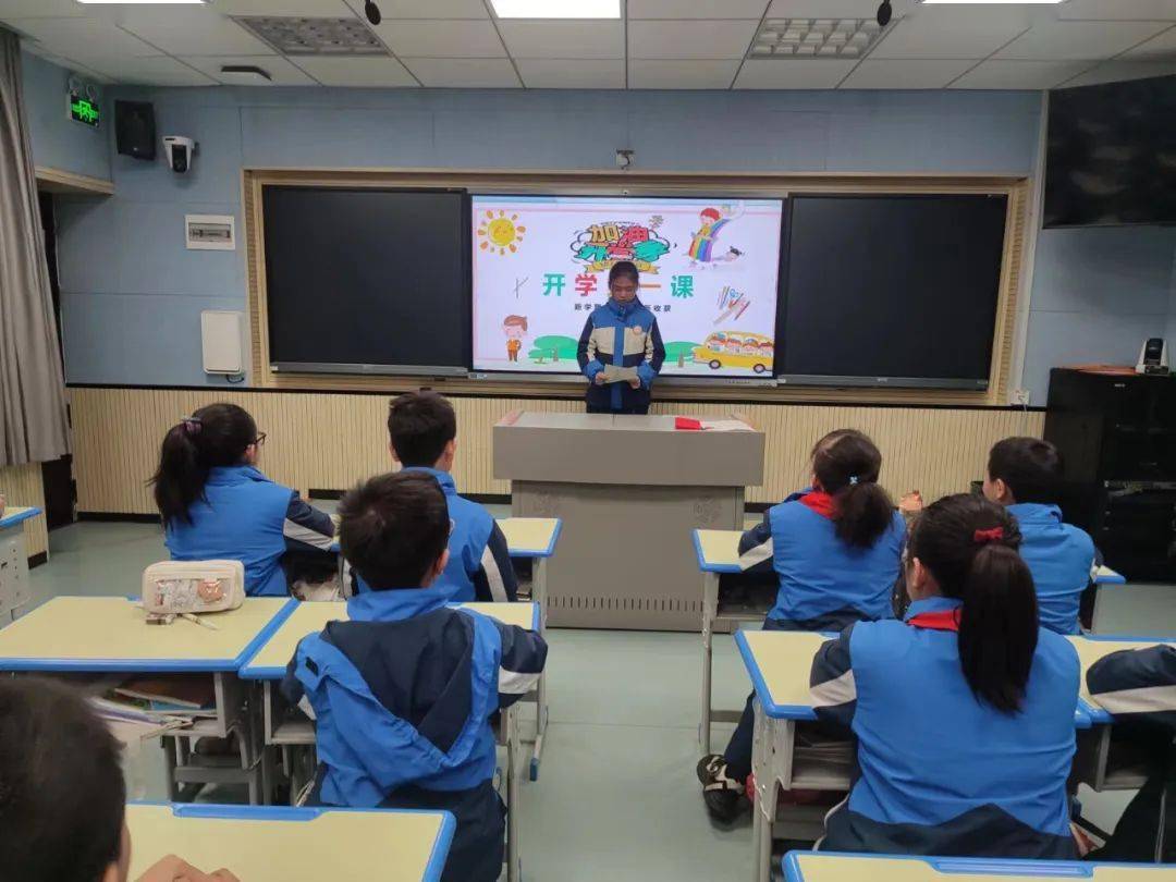 龙行龘龘启新程 前程朤朤谱新篇——黄陵县各学校"开学第一课"纪实