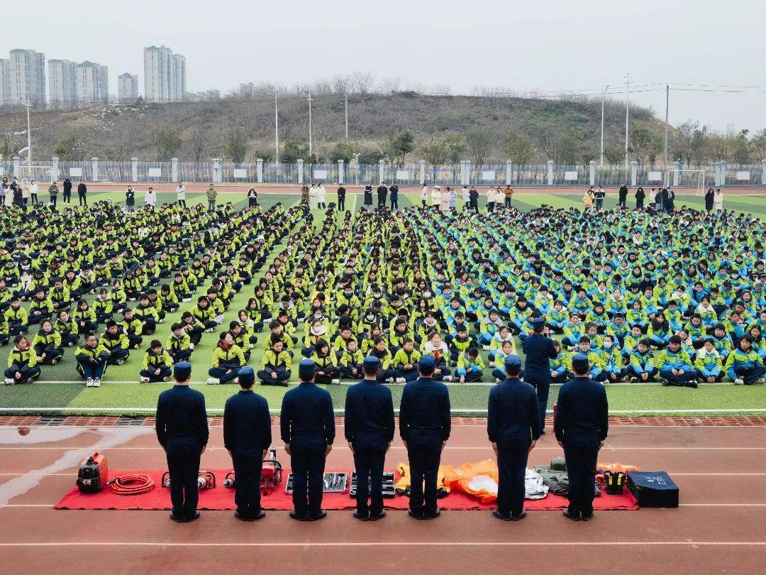 襄阳宜昌市消防救援支队联合教育,交通,卫健,公安等多部门,对各中小学