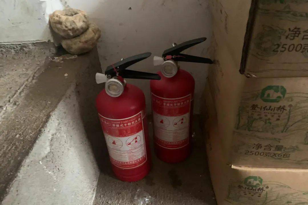 存在隐患:乐安县曹氏王鸭脖二中店单位名称:乐安县033,该场所2楼安全