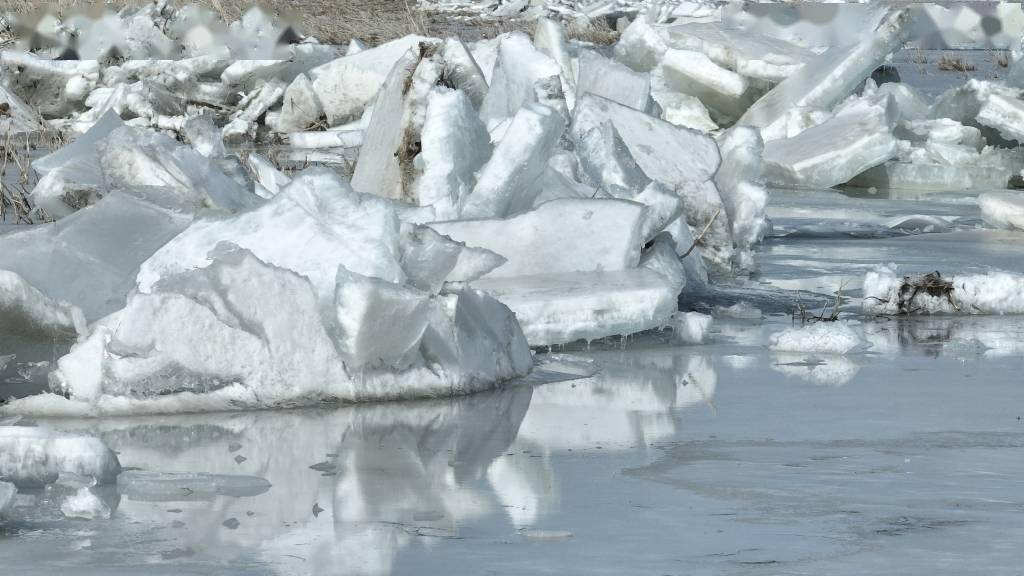 新疆巴州博斯腾湖冰盖融化 现推冰景观_视觉_来源_中国