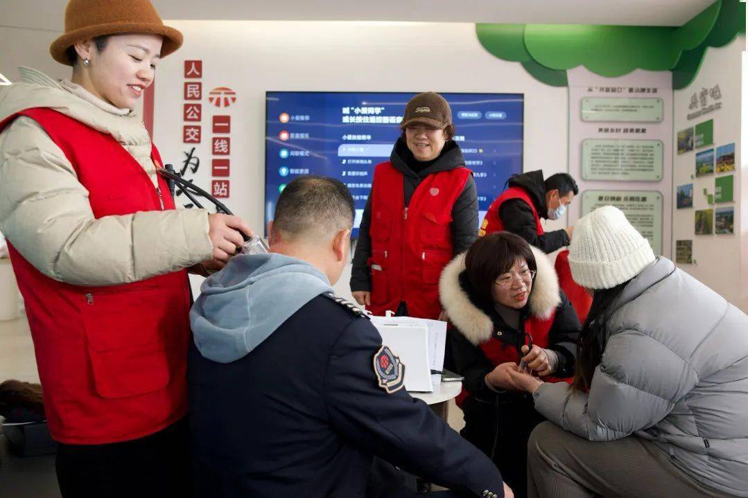 嘉兴公交百灵鸟一周年_服务_公交公司_活动