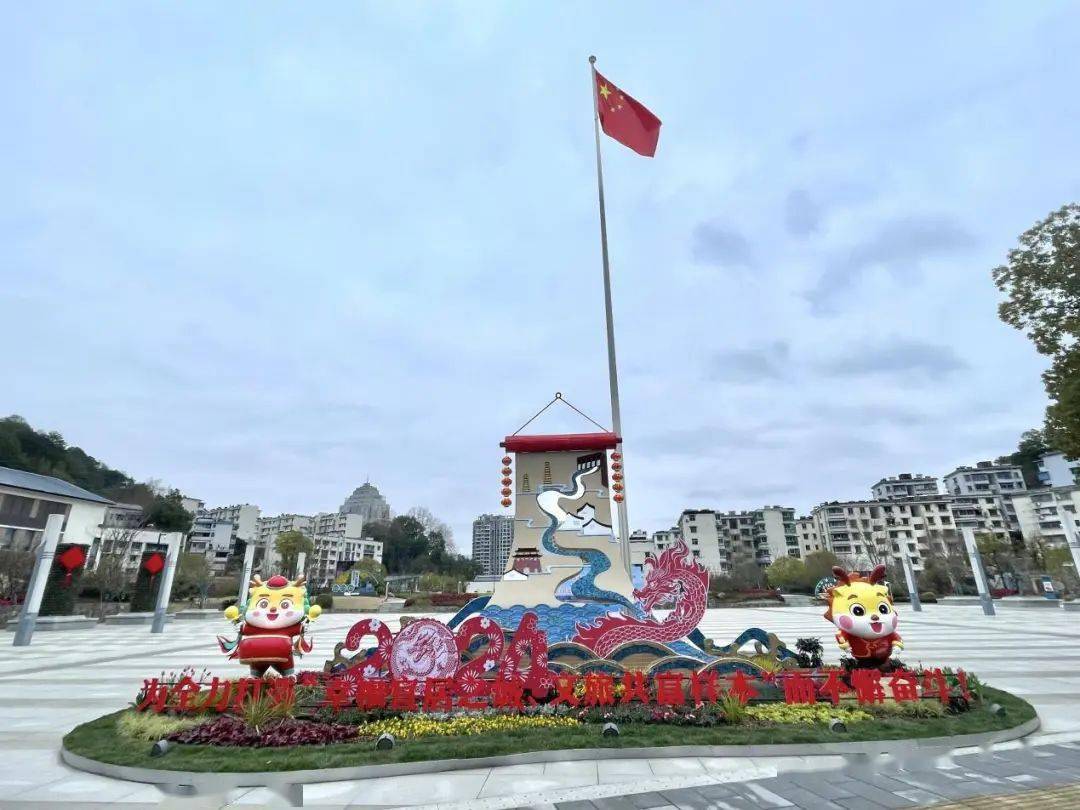 小品通过立体画卷展示了建德的绿水青山,白墙黛瓦古民居,绘出了"猛龙