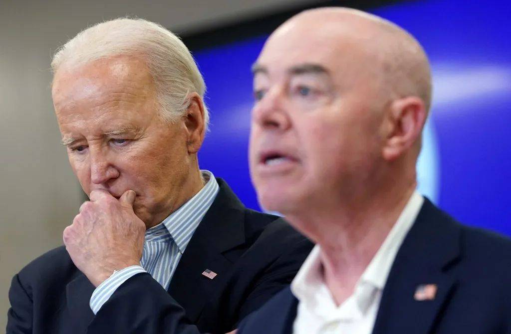 隔了约300英里,拜登和特朗普互呛_移民_问题_美国