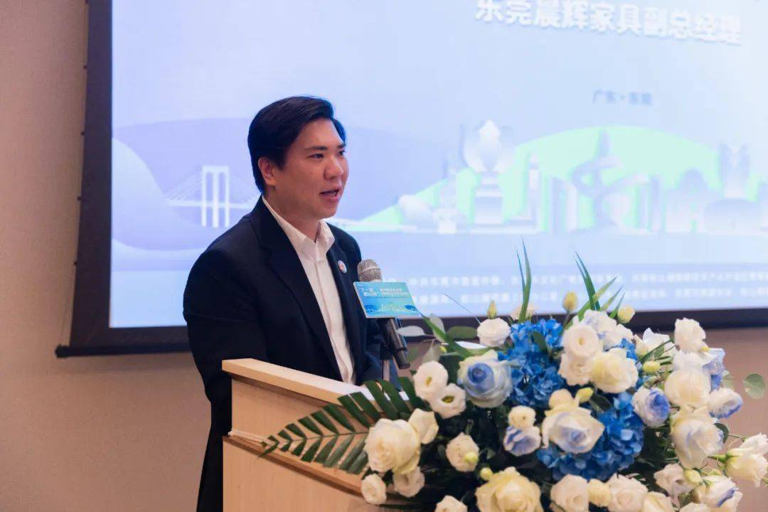 常年往返于香港与东莞两地之间,刘志聪见证了松山湖的十年"城"长,作为