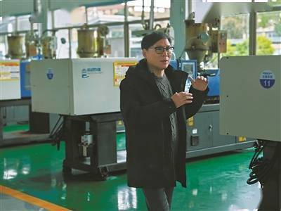 为了回报社会,姚国祥14年前就开始捐资助学,帮助贵州雷山,湖南等地的