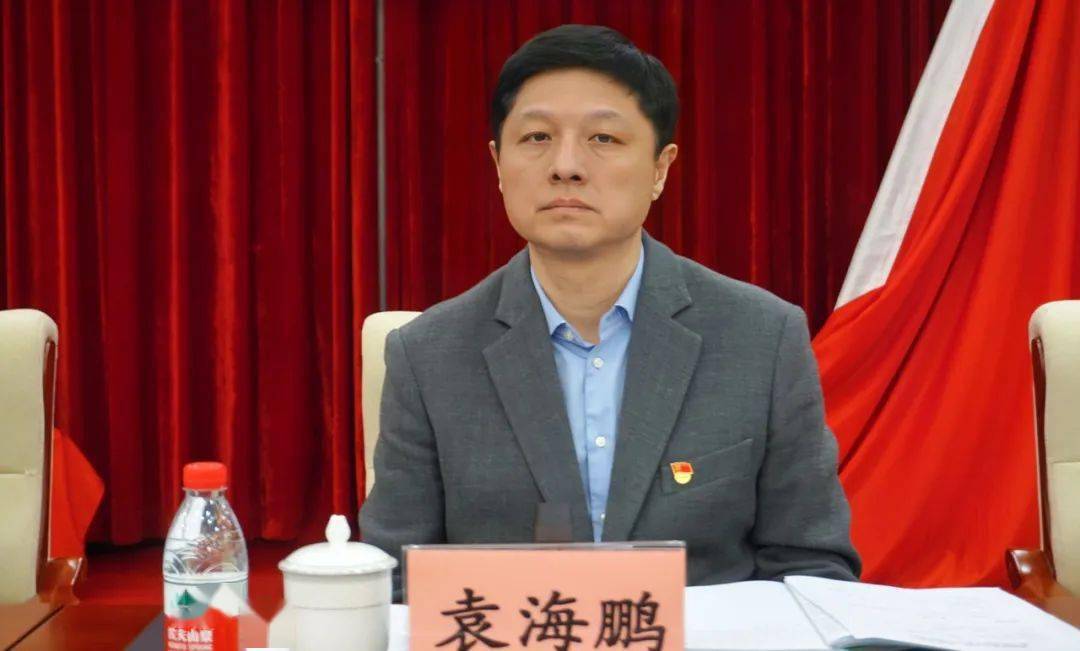 西城区委副书记袁海鹏在讲话中强调,要牢固树立工会