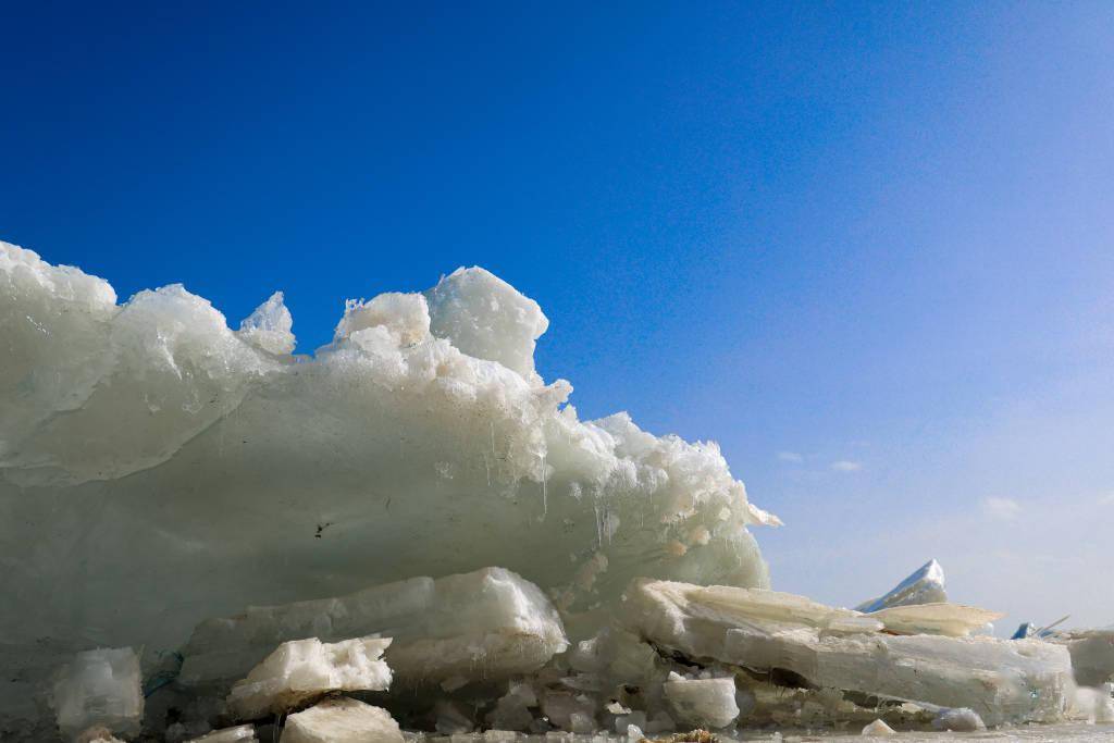 新疆巴州博斯腾湖冰盖融化 现推冰景观_视觉_来源_中国