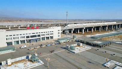 网友:动车组竟然从房顶驶过!_怀安_站房_东至