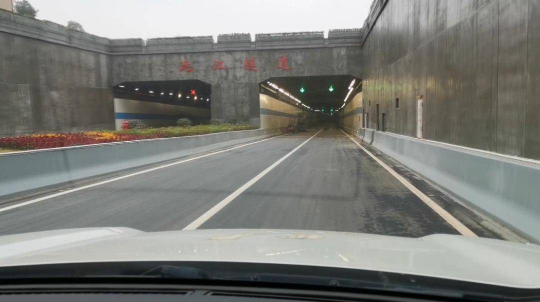 常德沅江隧道公交车禁行:避免交通安全事故发生_城市_车道_疏散