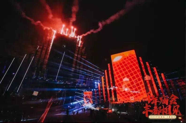 冰泉璀璨焰花耀夜空丰都庙会特稿