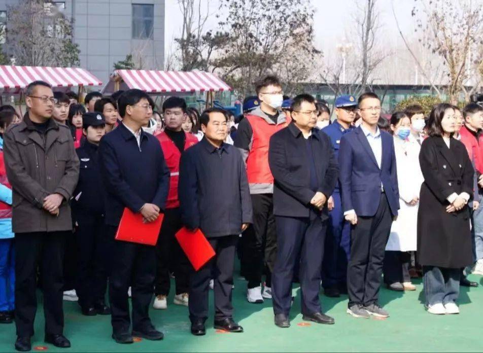 "学雷锋 正青春"2024临沂市暨河东区青年志愿服务进社区让城市更文明