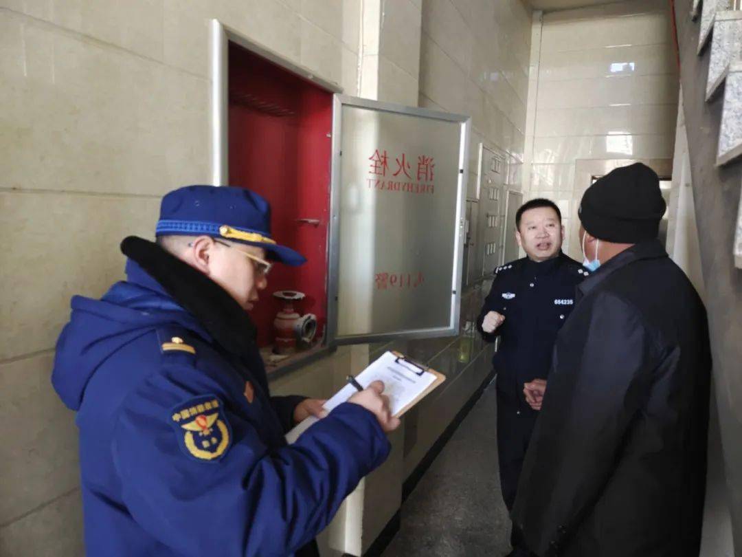 除患攻坚锦州消防北镇大队联合公安派出所开展高层住宅小区消防安全