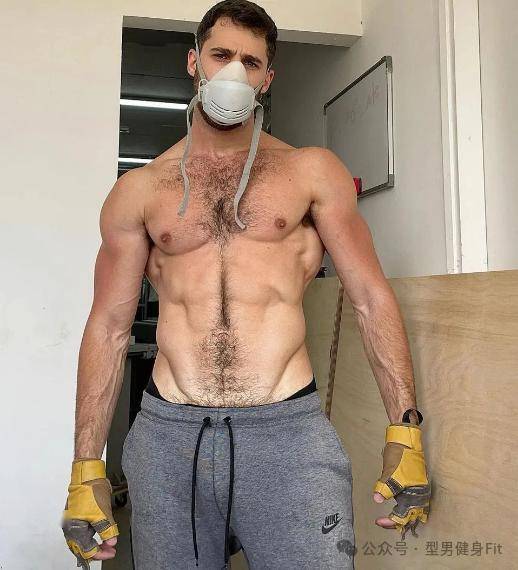 性感胸毛肌肉男