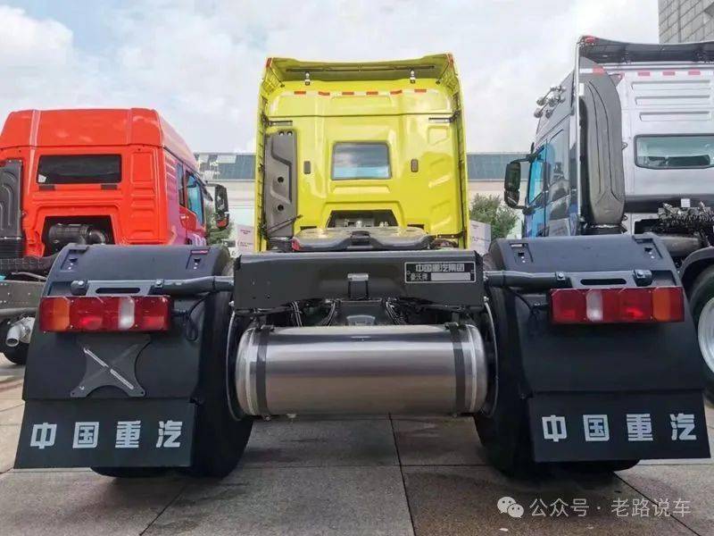 靓丽的"大黄蜂" 近看重汽豪沃max轻奢版6×4牵引车_搜狐汽车_搜狐网
