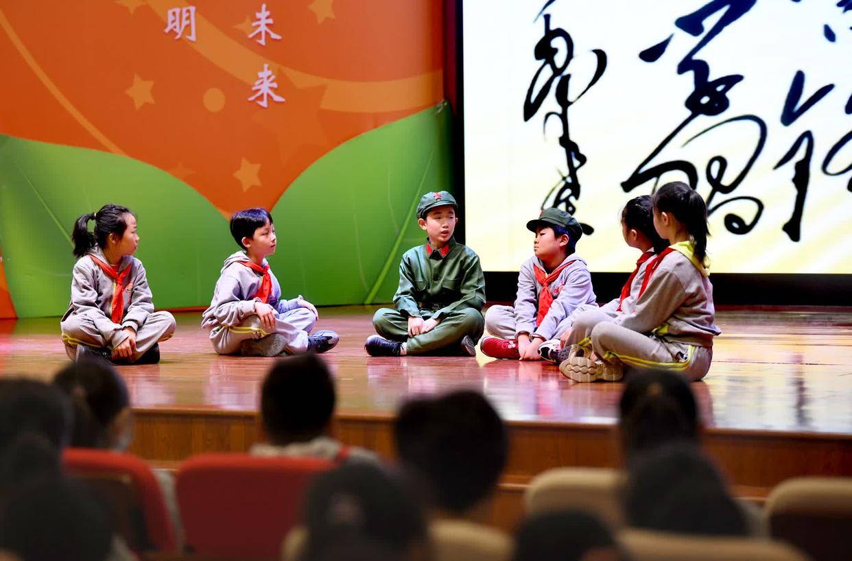 与雷锋叔叔对话北京光明小学举行学雷锋主题活动