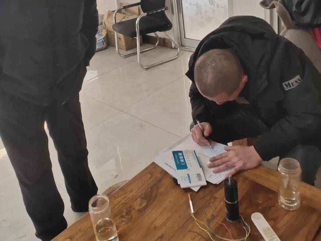 县应急局组织专家对裕丰助剂生产许可证换证开展联合检查.