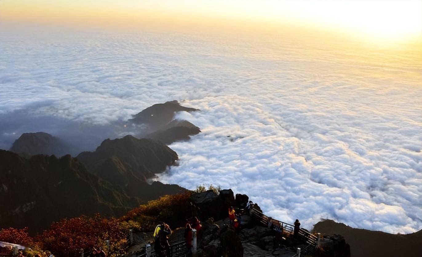 航拍峨眉山