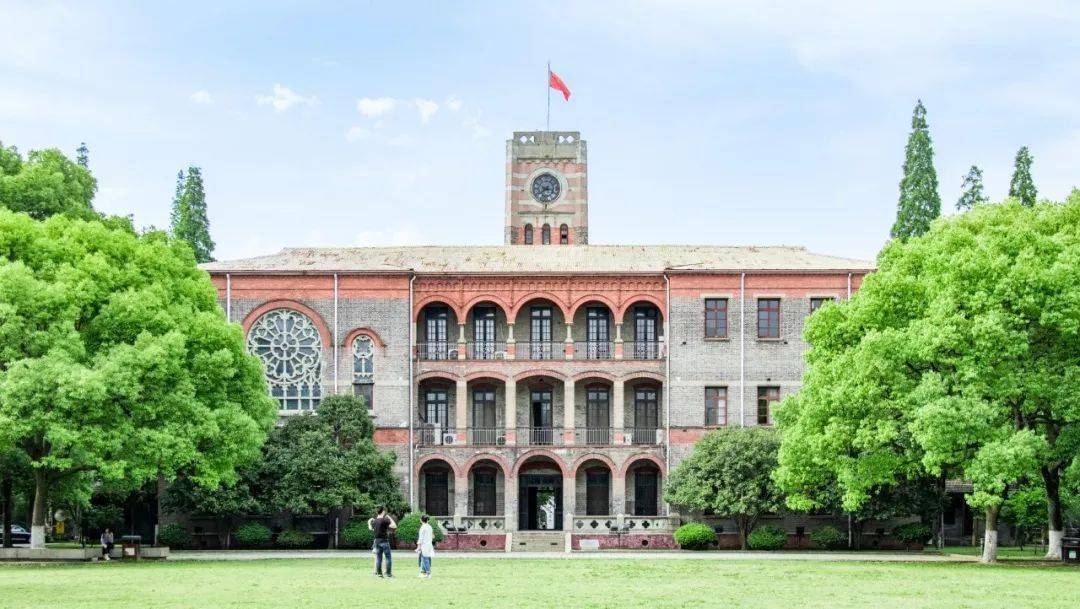 事实也是这样,文艺复兴之前就有博罗尼亚大学,法国的崛起有巴黎大学