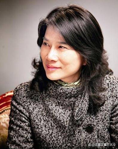 影响力:董明珠作为女性企业家在商业界具有一定的代表性和示范作用