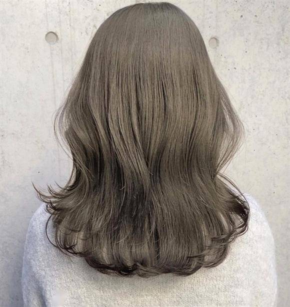 一款生机活力时尚的发色,甜美梦幻时尚,减龄显白效果很好_茶色_抹茶