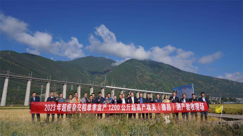 全国人大代表凉山州委书记虞平做好三篇大文章走出民族地区高质量发展