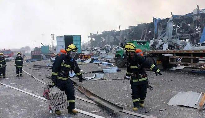 突发爆炸5死13伤,违章操作就是自杀!