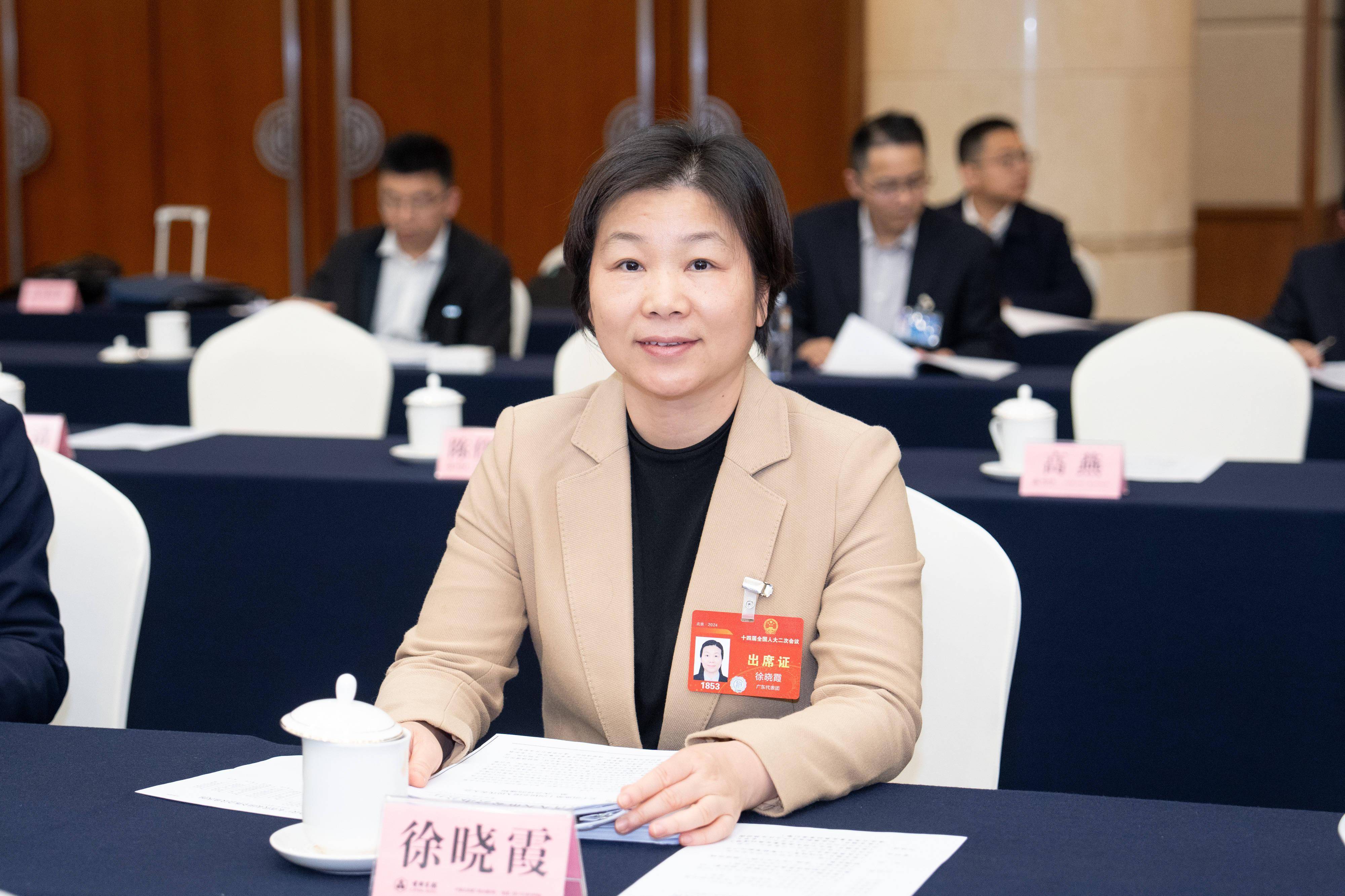 全国人大代表,广东省生态环境厅党组书记,厅长徐晓霞.