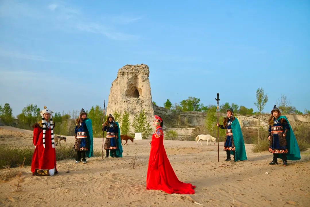 随行男士享半价优惠(不含景区内部交通),需携带身份证到统万城遗址