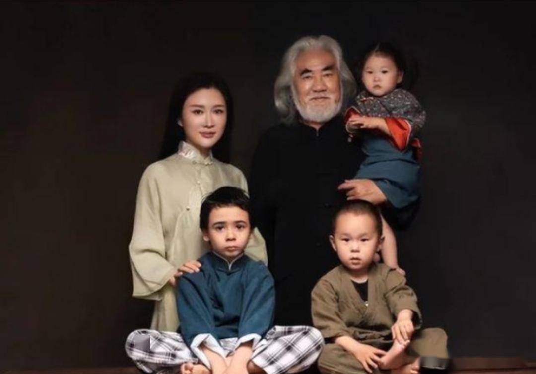 大家都知道,2017年6月,张纪中与第三任妻子杜星霖宣布结婚后,网上引起