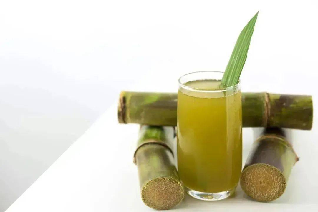 甘蔗汁中含有一些具有抗氧化作用的多酚类物质.