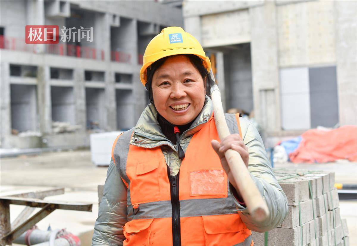 男人能干的事她都能干,工地杂工祝赛玲:健康就是人民币