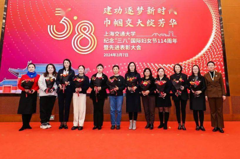 今天头条给她交大女神一路生花